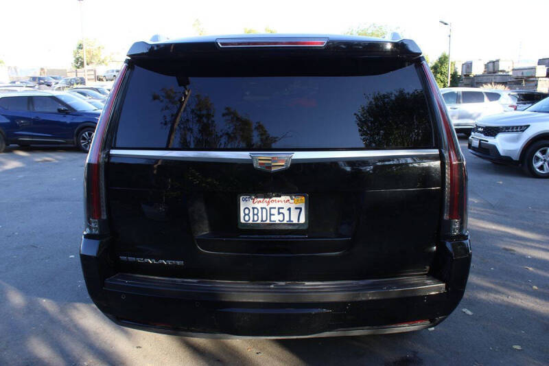 2017 Cadillac Escalade Luxury