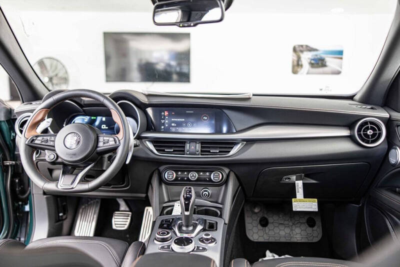 2025 Alfa Romeo Stelvio