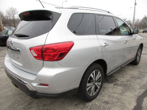 2017 Nissan Pathfinder SV