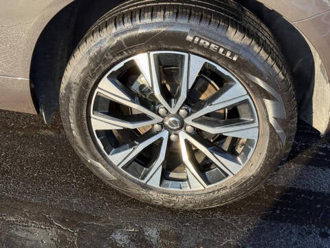 2025 Volvo XC60 B5 Plus Dark Theme