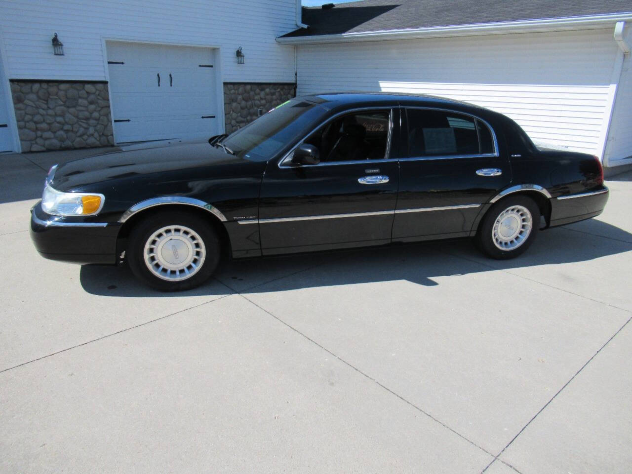 2001 Lincoln Town Car For Sale In Evansville, WI