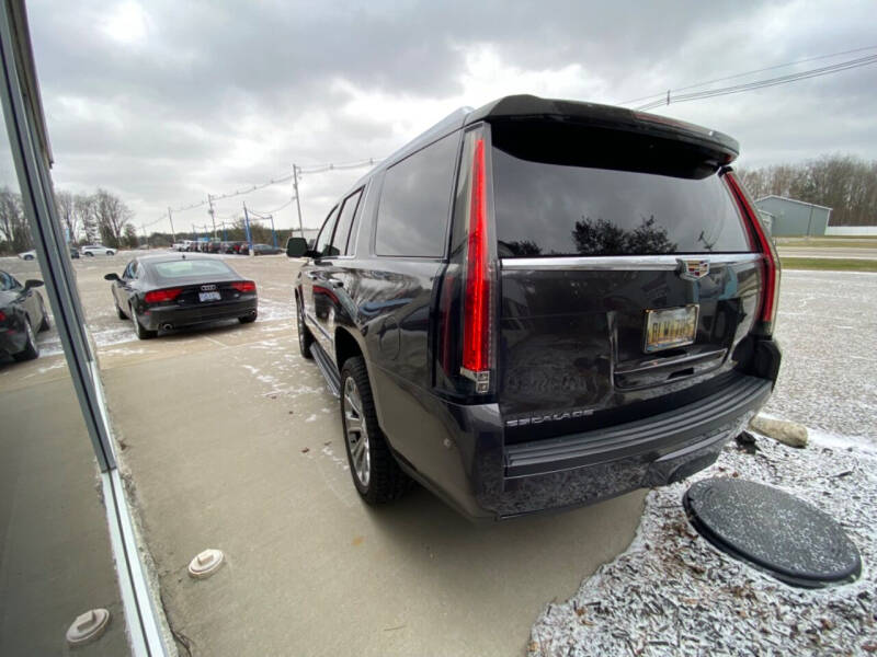 2016 Cadillac Escalade Luxury Collection