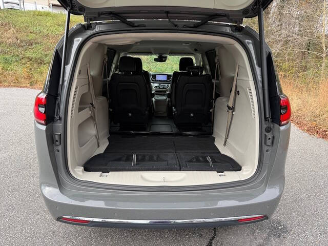 2022 Chrysler Pacifica Touring L