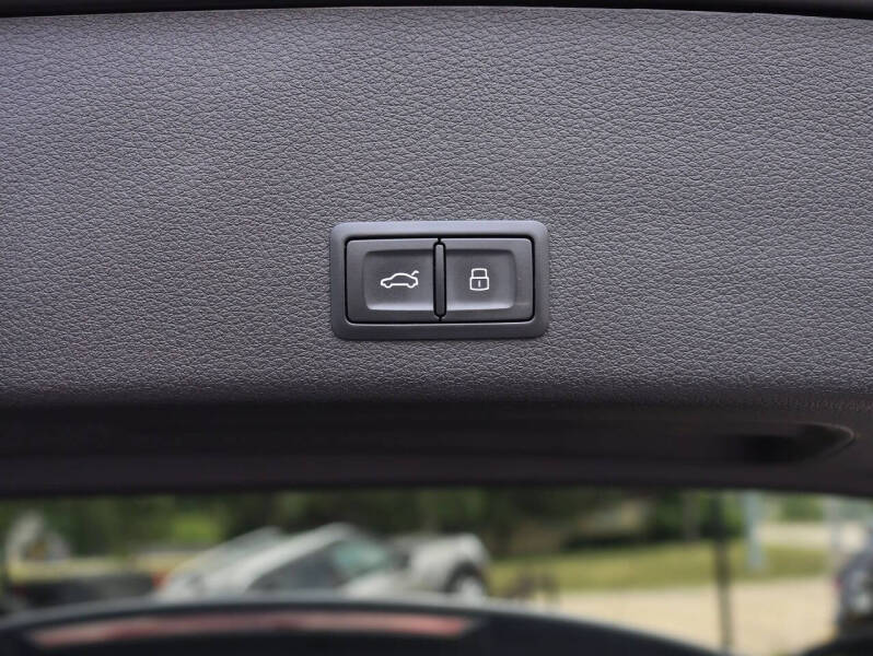 2019 Audi e-tron quattro Prestige