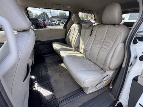 2011 Toyota Sienna LE 8-Passenger