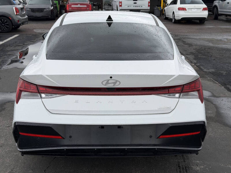 2024 Hyundai Elantra Limited