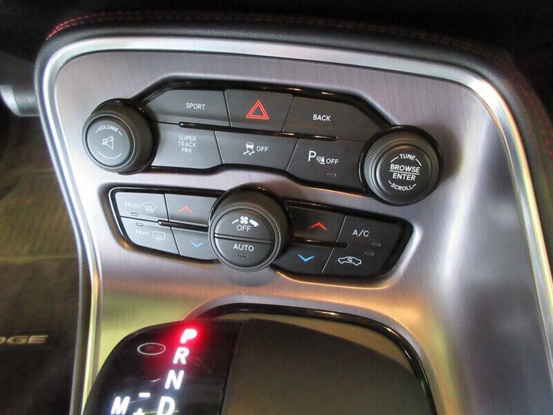2016 Dodge Challenger 392 HEMI Scat Pack Shaker