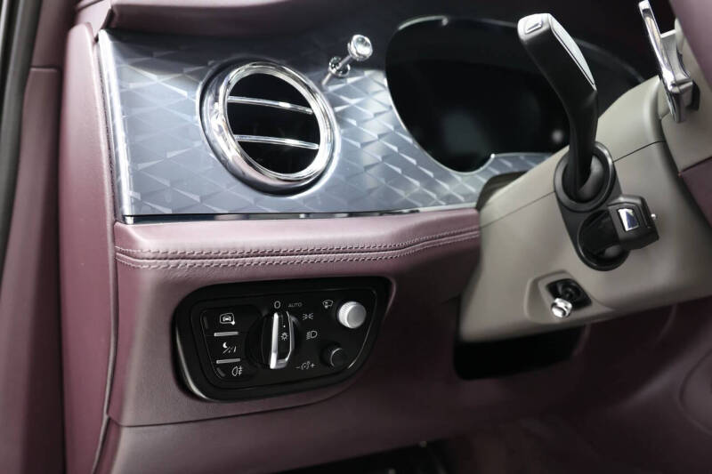 2023 Bentley Bentayga EWB