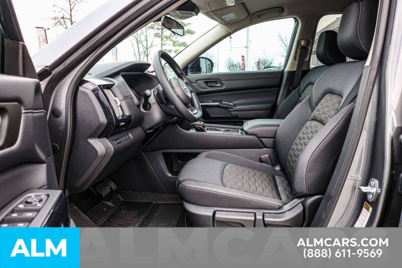 2025 Nissan Pathfinder S