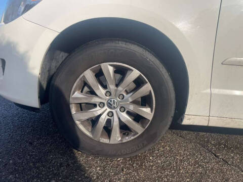 2012 Volkswagen Routan SE