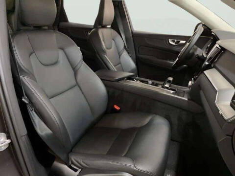 2025 Volvo XC60 B5 Core Dark Theme
