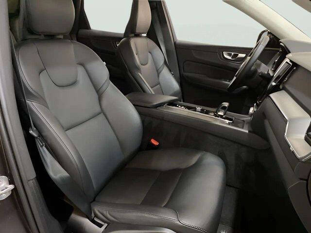 2025 Volvo XC60 B5 Core Dark Theme