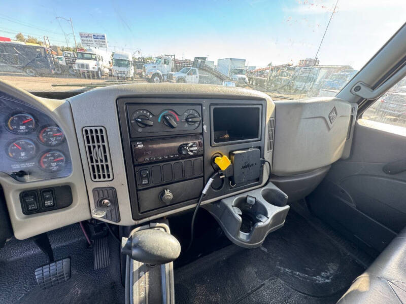 2018 International 4300 SBA 26' Box Truck