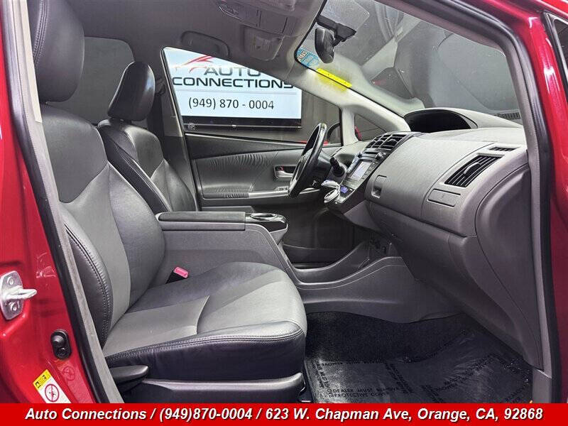 2014 Toyota Prius v Five