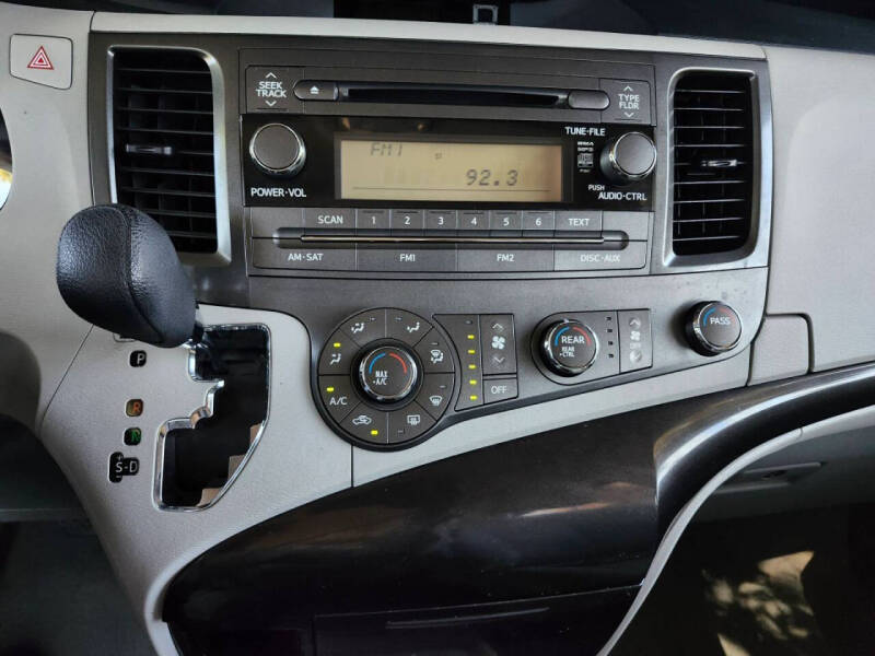2012 Toyota Sienna