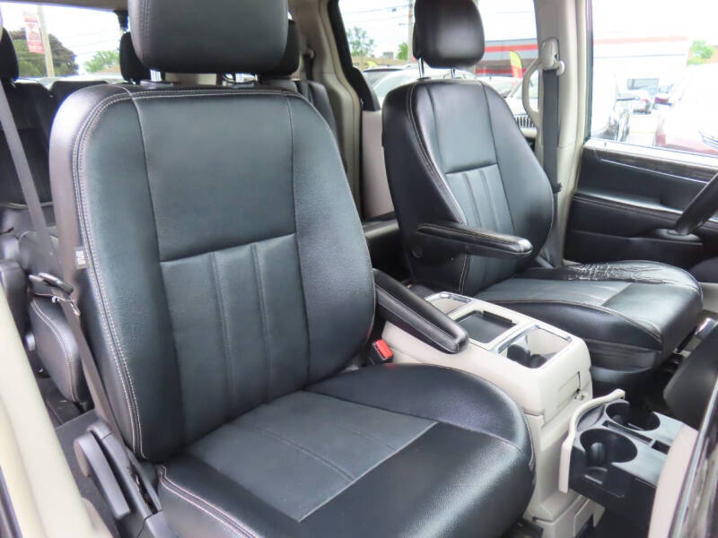 2014 Chrysler Town and Country Touring