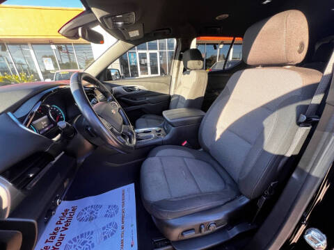 2022 Chevrolet Traverse LT Cloth