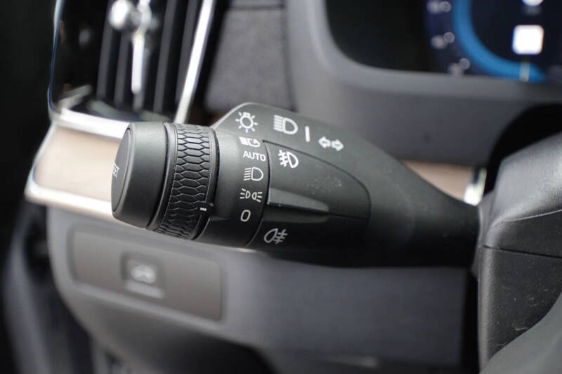 2025 Volvo XC90 B6 Plus Bright Theme 7P