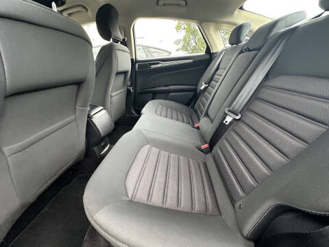 2017 Ford Fusion SE