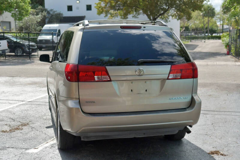 2005 Toyota Sienna LE 7 Passenger