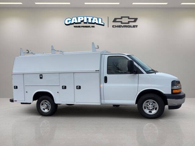 2025 Chevrolet Express 3500