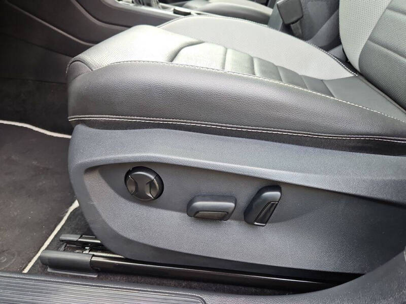 2023 Volkswagen Taos SEL 4Motion