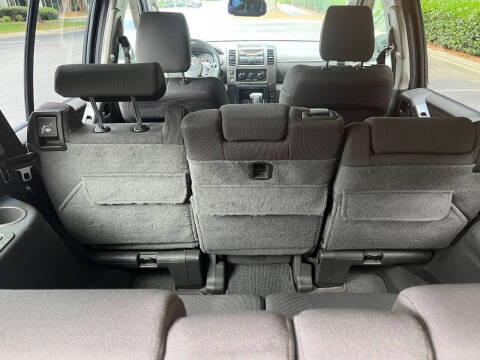 2011 Nissan Pathfinder LE