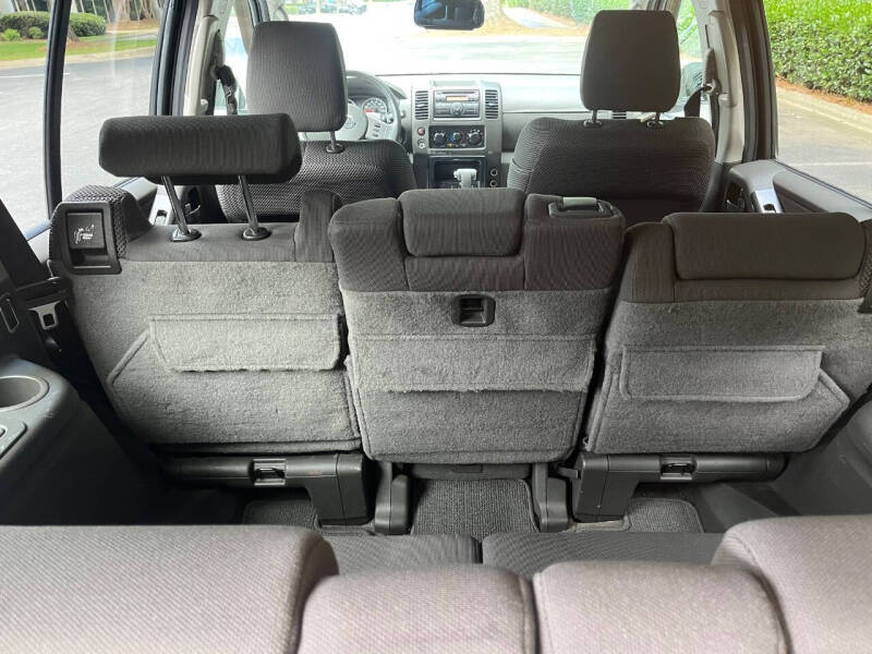 2011 Nissan Pathfinder LE