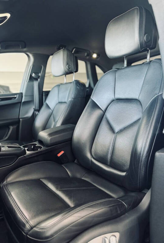 2015 Porsche Macan S