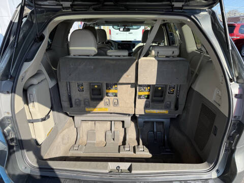 2012 Toyota Sienna XLE 8-Passenger
