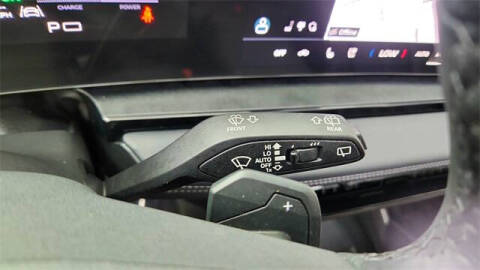 2025 Audi Q6 e-tron quattro Premium Plus