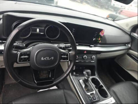 2024 Kia Carnival LX