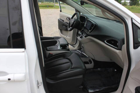 2023 Chrysler Pacifica Plug-In Hybrid Touring L