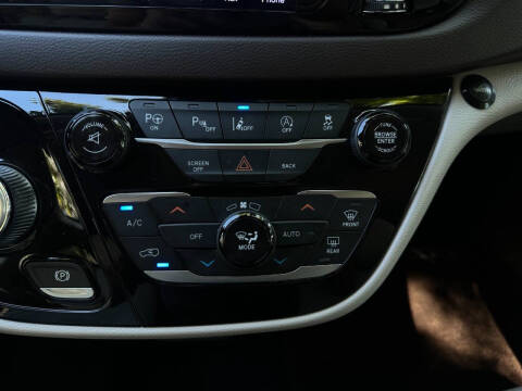 2017 Chrysler Pacifica Touring-L Plus