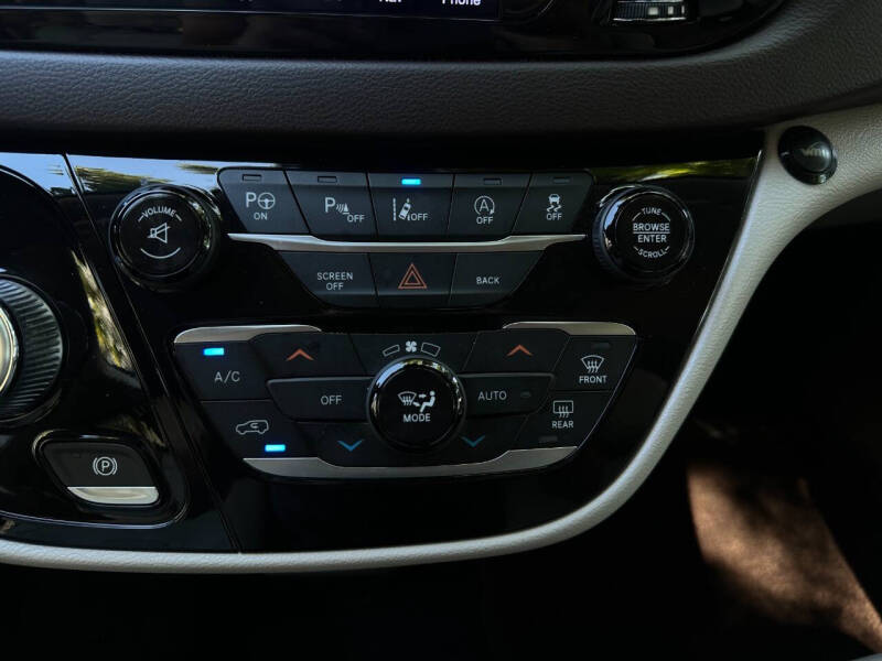 2017 Chrysler Pacifica Touring-L Plus