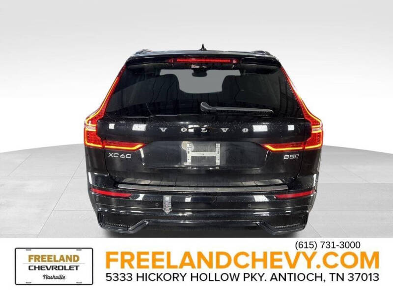 2023 Volvo XC60 B5 Plus Dark Theme