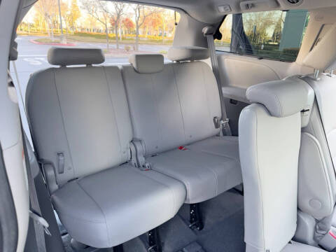 2020 Toyota Sienna XLE 8-Passenger