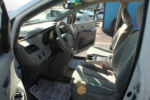2012 Toyota Sienna LE 7-Passenger Auto Access Seat