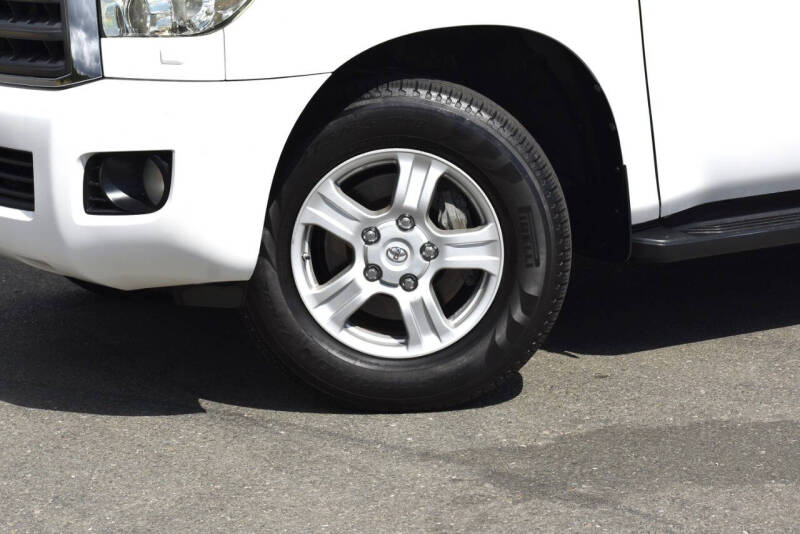 2011 Toyota Sequoia SR5