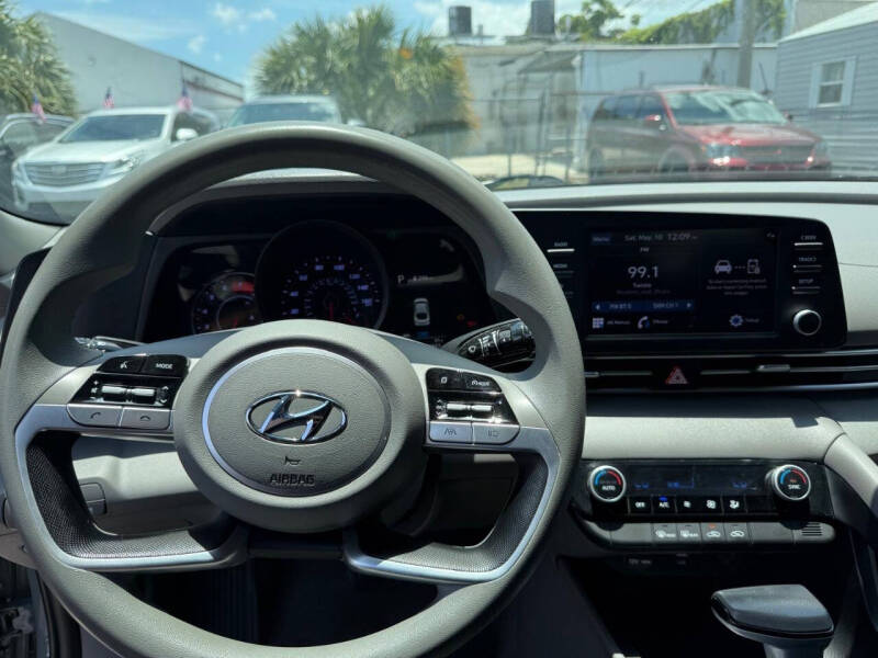 2023 Hyundai Elantra SEL