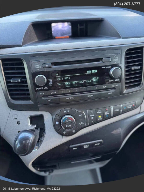 2014 Toyota Sienna SE 8-Passenger