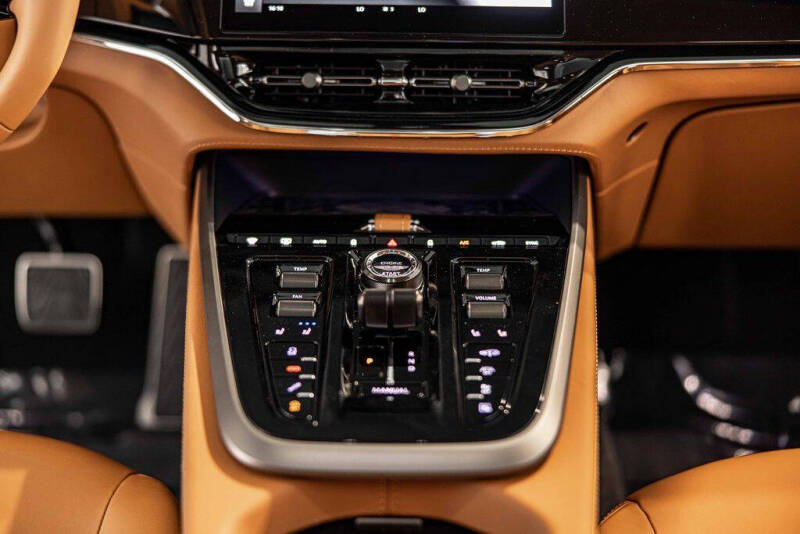 2026 Aston Martin DBX 707