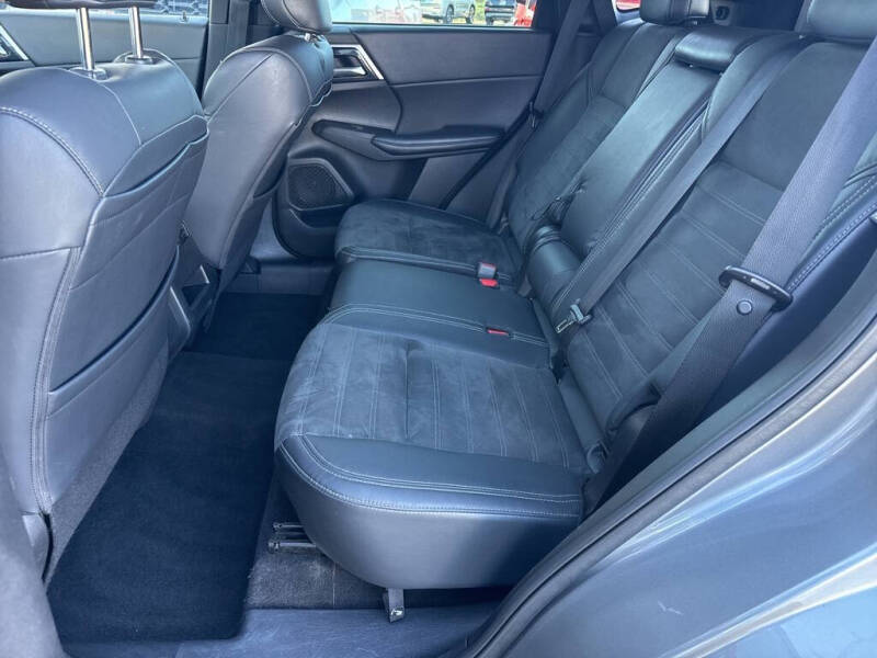 2023 Mitsubishi Outlander SE