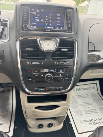 2013 Chrysler Town and Country Touring