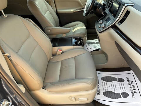 2017 Toyota Sienna XLE Premium 7-Passenger