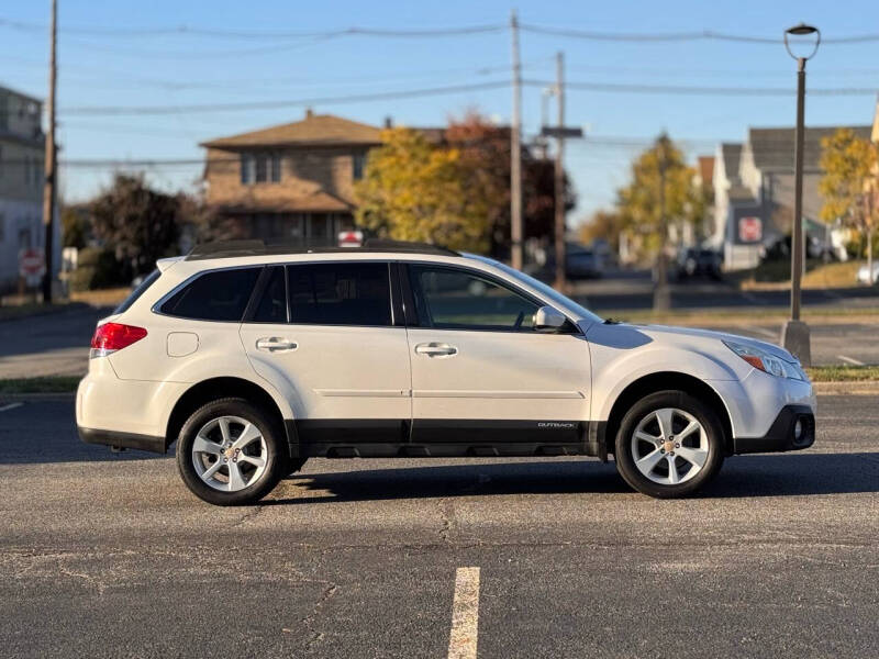 2013 Subaru Outback Premium photo 4