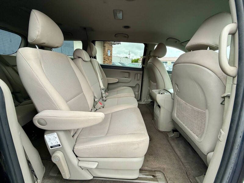 2017 Kia Sedona LX