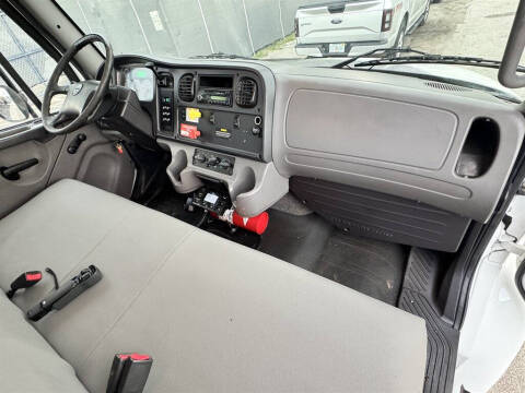 2017 Freightliner M2 106