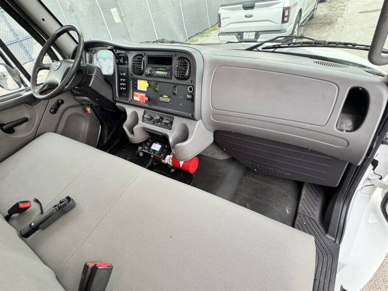 2017 Freightliner M2 106