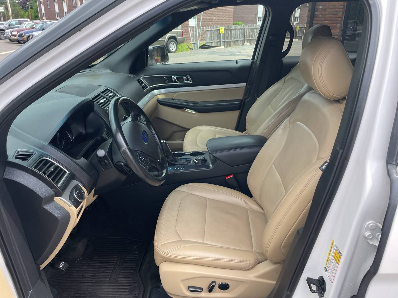 White 2016 Ford Explorer XLT AWD XLT 4dr SUV 13